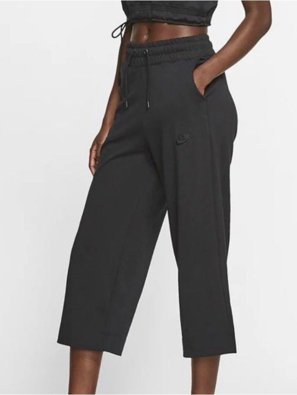 Nike Women’s Black Cropped Wide-Leg Capris